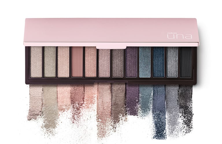 Maxxi Palette Una tonos nudes Una, sobre un fondo transparente.